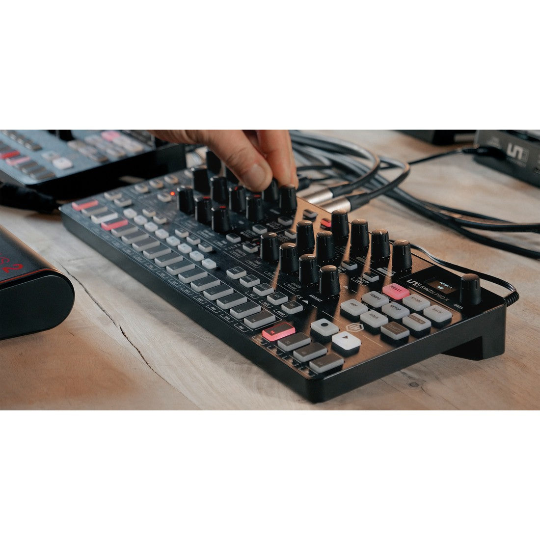 IK Multimedia UNO Synth PRO X Paraphonic Analog Synthesizer (1143262)
