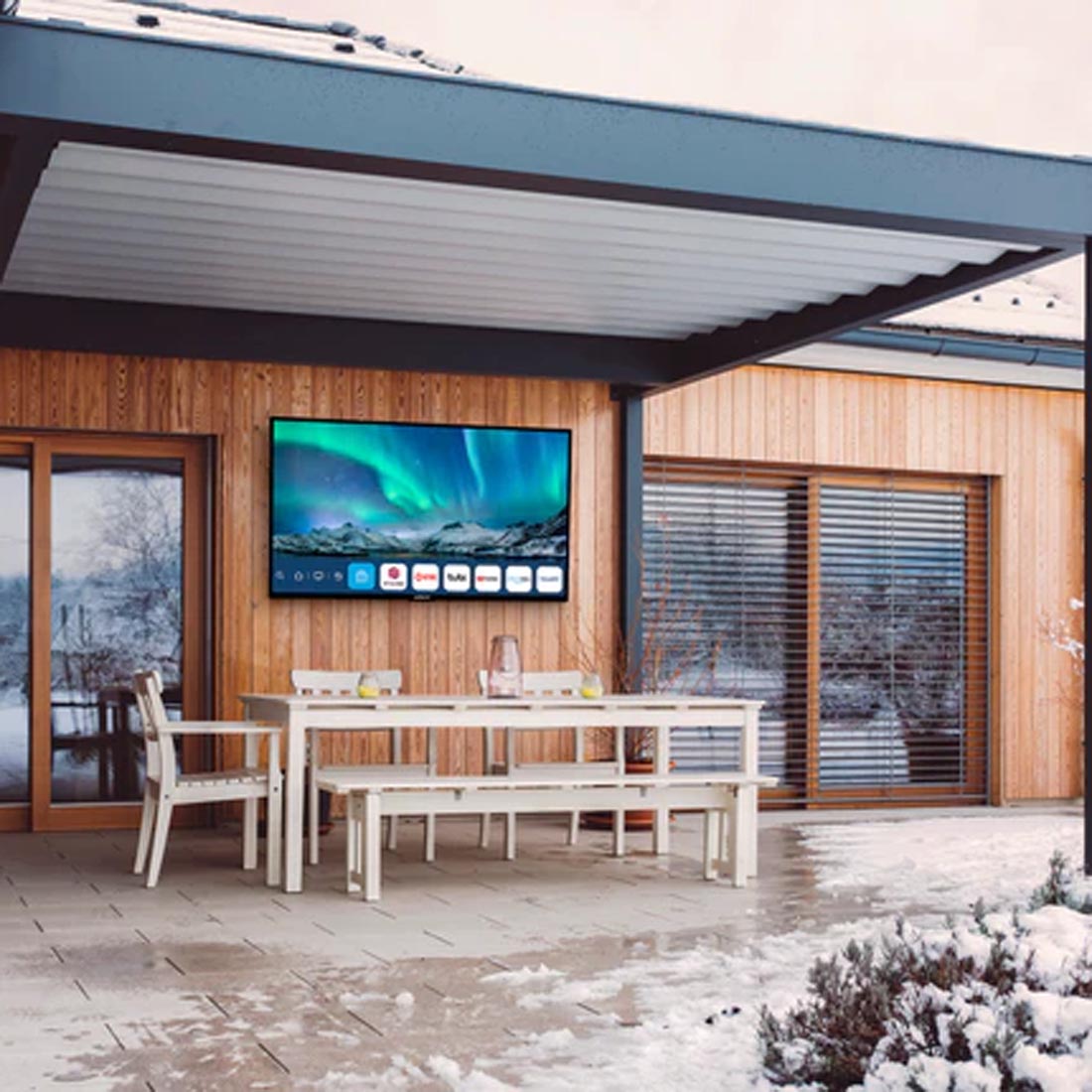 Neptune Partial Sun Lifestyle Image