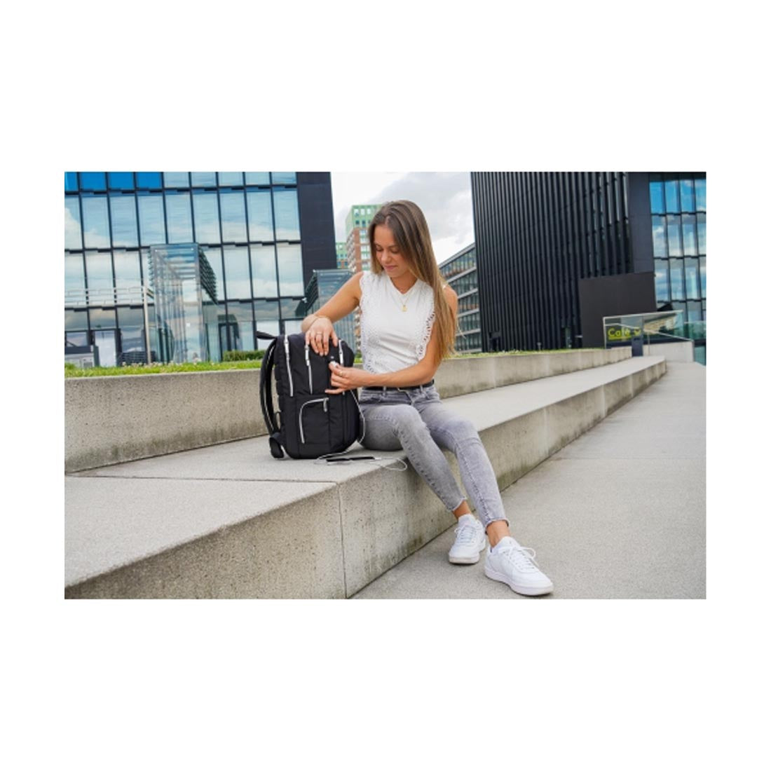 Swissdigital SD1006FBT02506-01B 16" Laptop Backpack - Black