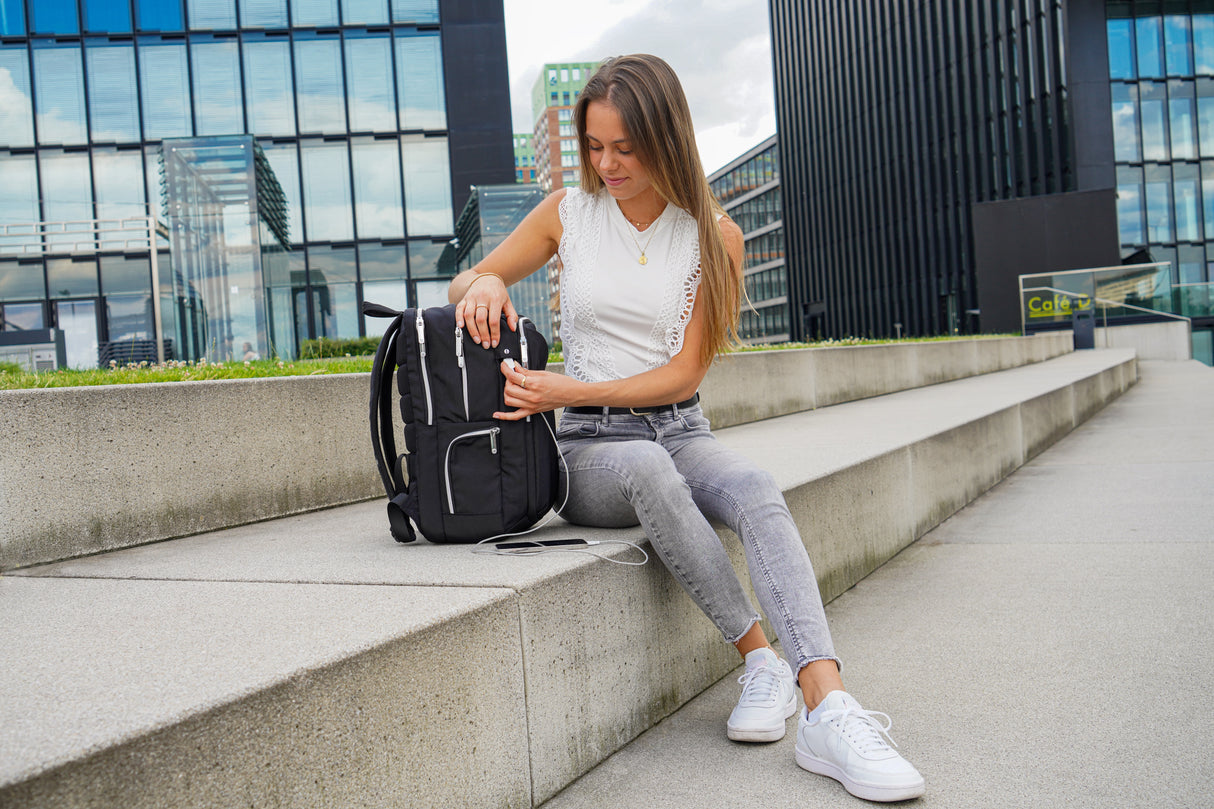 Swissdigital Design SD1006FB-01B KATY ROSE Backpack with SDD Finder - Black Platinum