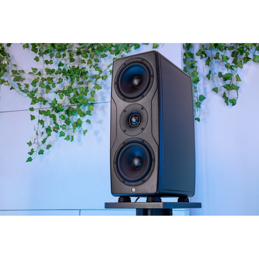 IK Multimedia iLoud Precision MKII Studio Monitor with 6.5" Woofer (11-44265)